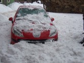 Krītošs sniegs sabojā auto - 2