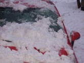 Krītošs sniegs sabojā auto - 3