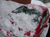 Krītošs sniegs sabojā auto - 5