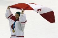 Kanādas hokejistes svin uzvaru - 9
