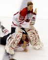 Kanādas hokejistes svin uzvaru - 15