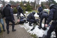 Maskoti policisti ielaužas 'Ventbunkers' birojā 