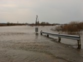 затопленная дорога возле Гривской тюрьмы