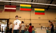Ēriks Zaharans pie Latvijas un Lietuvas karogiem RoboGames 2010