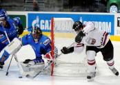 Latvijas hokeja izlase pieveic Itāliju - 20