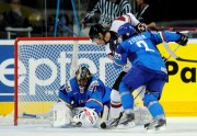 Latvijas hokeja izlase pieveic Itāliju - 35