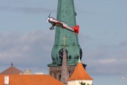 Rīgas svētku aerobātikas pilotu "iesildīšanās"