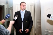 Dombrovskis tiekas ar ZZS