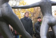Ušakovs piedalās atjaunoto skulptūru atklāšanā Vērmanes dārzā