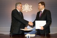 Paraksta MK un LPS 2011.gada vienošanās un domstarpību protokolu - 13