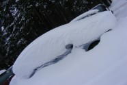 Automašīnas un sniegs