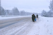 Sniegs uz Jelgavas šosejas