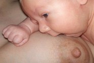 mazulis pie krūts