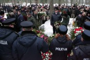 Policija piemin Jēkabpilī bojāgājušo policistu Andri Znotiņu