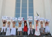 FEMEN protests pret Jaunzēlandes radio akciju