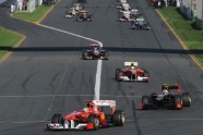 Felipe Masa ceļā uz Austrālijas GP ātrāko apli