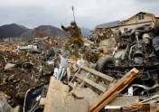 Zemestrīces un cunami sekas Japānā