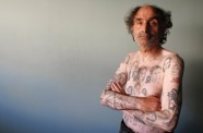 Cilvēks ar 82 Džūlijas Robertsas tetovējumiem