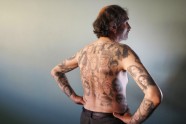 Cilvēks ar 82 Džūlijas Robertsas tetovējumiem