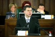Ministru prezidents Valdis Dombrovskis sniedz ikgadējo ziņojumu Saeimai.   - 2