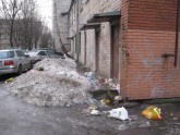 Netīrība un atkritumi Dzelzavas ielā - 13