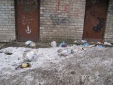 Netīrība un atkritumi Dzelzavas ielā - 17
