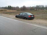 BMW pamests ceļmalā un bez riteņiem - 2