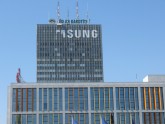 No ZM ēkas ņem nost Samsung reklāmu - 3