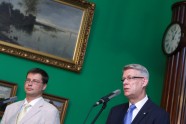 Zatlers kā prezidents atvadās no Dombrovska - 3