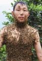 Dīvains konkurss – aplipšana ar bitēm