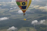 Vēsturisks paraplanieristu lēciens no gaisa balona