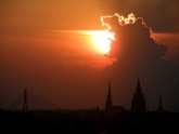 Fantastisks saulriets pāri Rīgas torņiem!